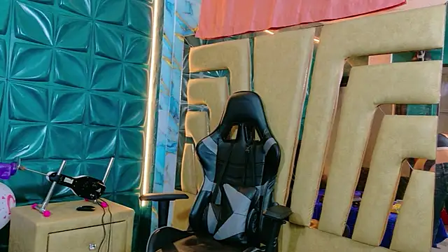 lunabustygirl online show from February 20, 1:35 am