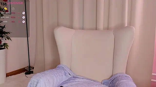 KiraRogers online show from January 17, 10:30 am