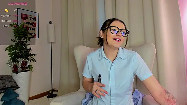 KiraRogers online show from January 11, 9:49 am