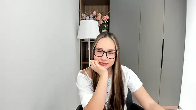 Snapshot of ZitaCring chatting on November 15, 4:49 am ZitaCring online show from November 15, 4:49 am