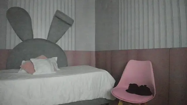 Snapshot of arietta_skinny chatting on June 21, 4:51 am arietta skinny online show from June 21, 4:51 am