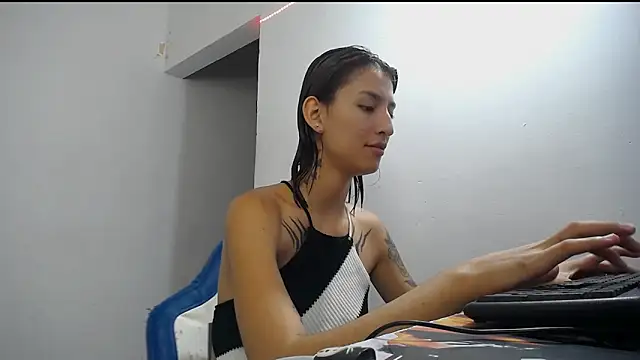 Hot play18 online show from February 19, 9:34 pm