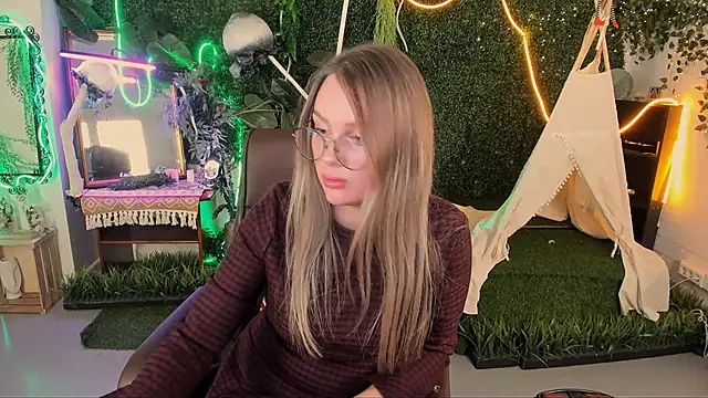 SandraLindsey online show from November 14, 3:26 pm