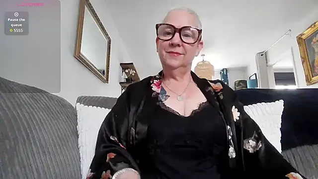 missyb x online show from March 17, 9:45 am