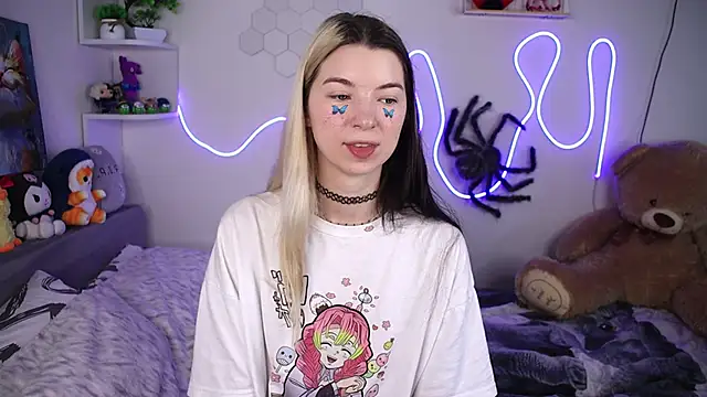 Snapshot of Emmie_shy chatting on June 20, 12:43 pm Emmie shy online show from June 20, 12:43 pm