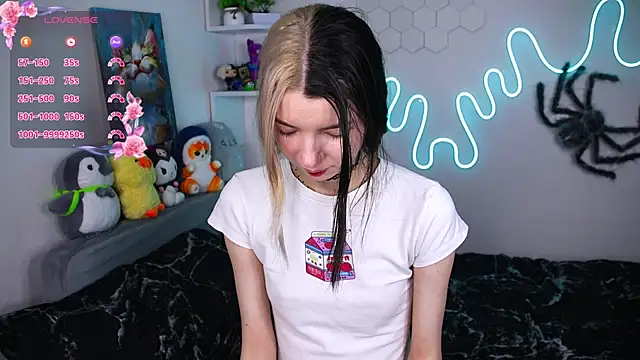 Emmie shy online show from April 8, 7:48 pm