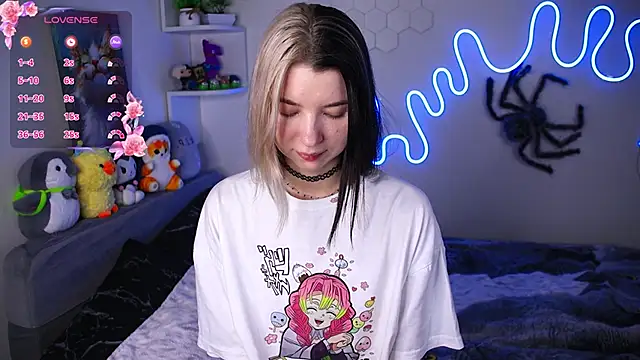 Emmie shy online show from April 14, 7:30 pm