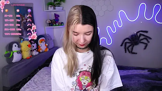 Emmie shy online show from April 9, 7:31 pm