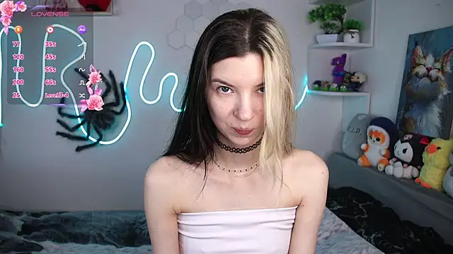 Snapshot of Emmie_shy chatting on June 16, 1:44 pm Emmie shy online show from June 16, 1:44 pm