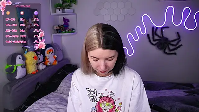 Emmie shy online show from April 13, 7:18 pm