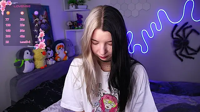 Emmie shy online show from April 10, 8:49 pm