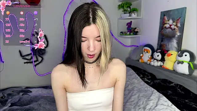 Snapshot of Emmie_shy chatting on June 5, 8:58 pm Emmie shy online show from June 5, 8:58 pm