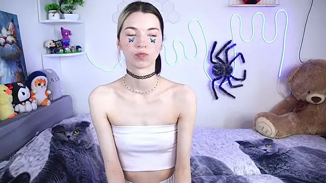 Snapshot of Emmie_shy chatting on July 10, 12:49 pm Emmie shy online show from July 10, 12:49 pm