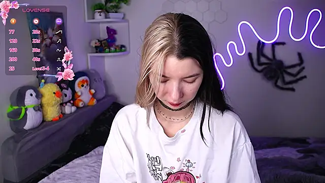 Emmie shy online show from April 12, 7:28 pm