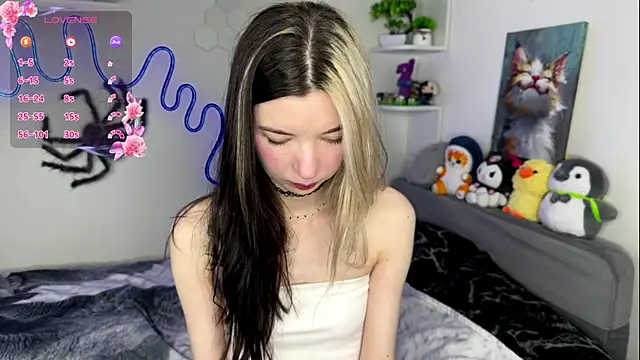 Snapshot of Emmie_shy chatting on June 1, 9:14 pm Emmie shy online show from June 1, 9:14 pm