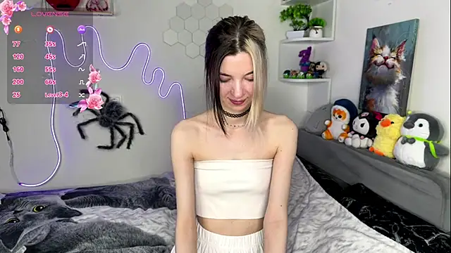 Snapshot of Emmie_shy chatting on May 26, 10:19 pm Emmie shy online show from May 26, 10:19 pm
