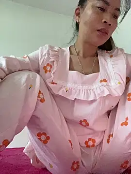 pitty mymi online show from April 4, 11:00 pm