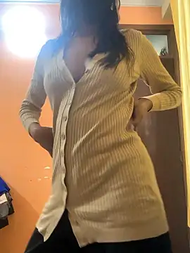 Snapshot of sexyayeshadesi chatting on January 10, 8:20 am sexyayeshadesi online show from January 10, 8:20 am