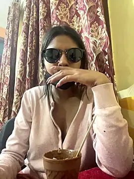 Snapshot of sexyayeshadesi chatting on December 2, 6:09 pm sexyayeshadesi online show from December 2, 6:09 pm