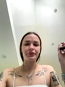 Snapshot of EmmyyMoore chatting on November 17, 5:11 am EmmyyMoore online show from November 17, 5:11 am