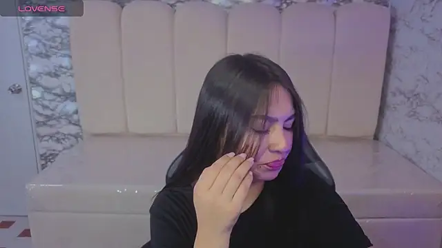 Maleja v  online show from November 28, 1:33 pm