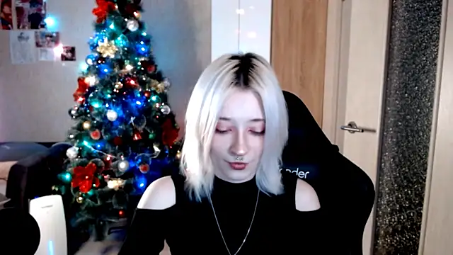 SophiaLur online show from January 11, 4:25 pm