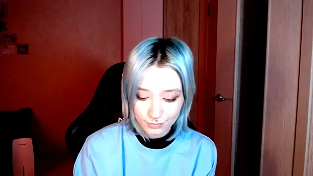 SophiaLur online show from November 21, 3:55 pm