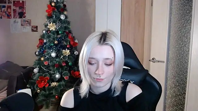 SophiaLur online show from January 6, 4:33 pm