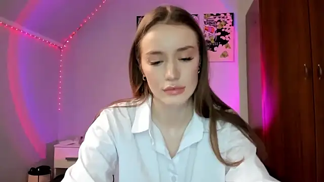 tinyglow online show from March 6, 6:14 pm