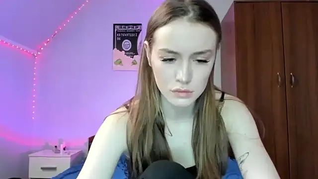 tinyglow online show from March 13, 9:31 pm