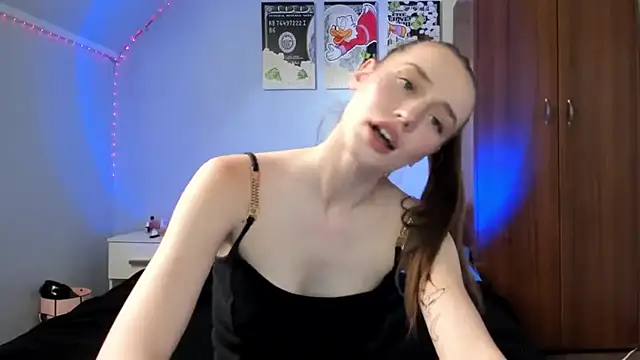 tinyglow online show from January 12, 3:57 am