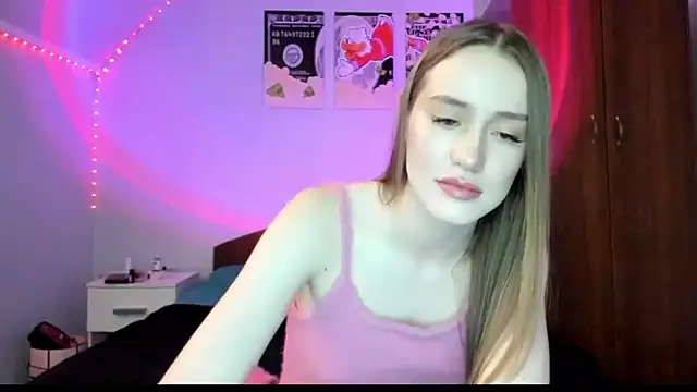 tinyglow online show from February 3, 7:02 am