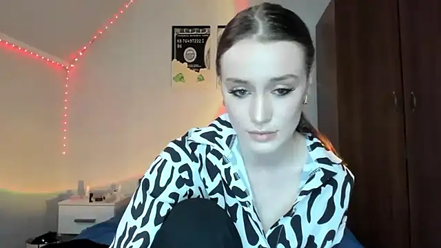 tinyglow online show from April 9, 9:54 pm