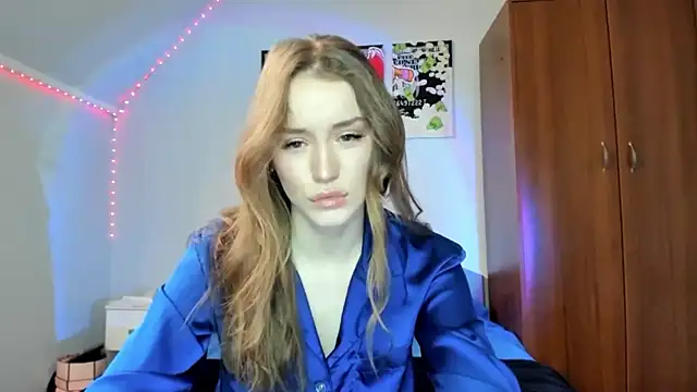 tinyglow online show from December 5, 8:28 pm