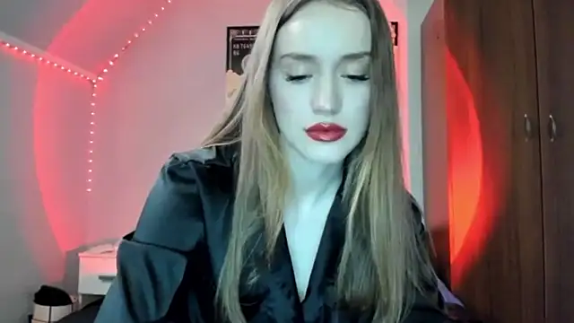 tinyglow online show from March 4, 8:05 pm