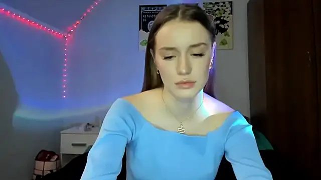 tinyglow online show from March 1, 9:04 pm