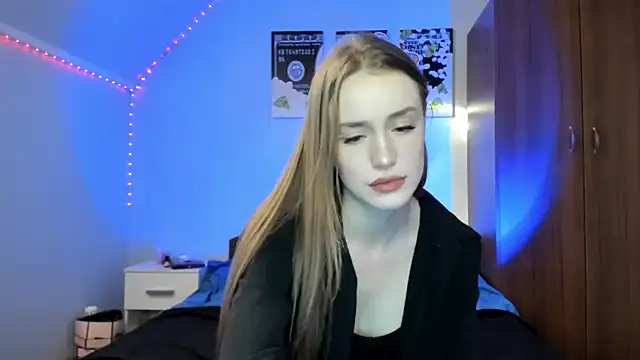 tinyglow online show from February 7, 9:34 pm