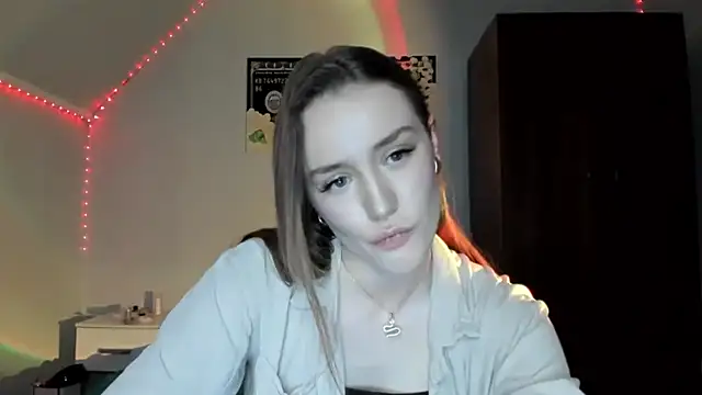 tinyglow online show from December 4, 5:01 pm