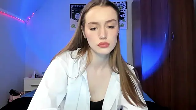 tinyglow online show from February 5, 7:53 pm