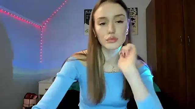 tinyglow online show from March 25, 11:25 pm