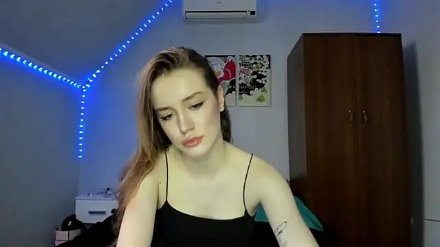 Snapshot of tinyglow chatting on December 1, 9:15 pm tinyglow online show from December 1, 9:15 pm