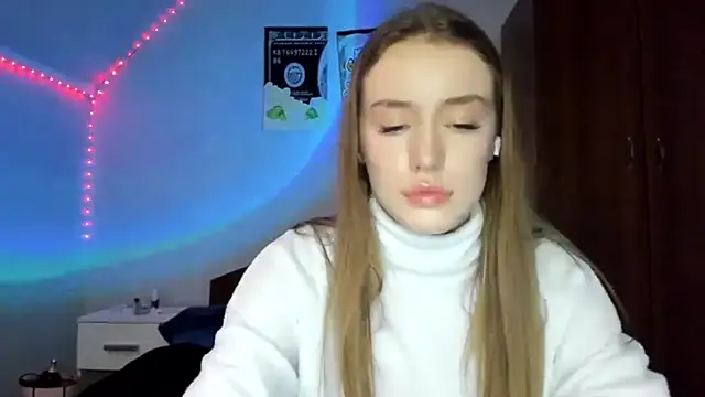 tinyglow online show from March 11, 9:09 pm