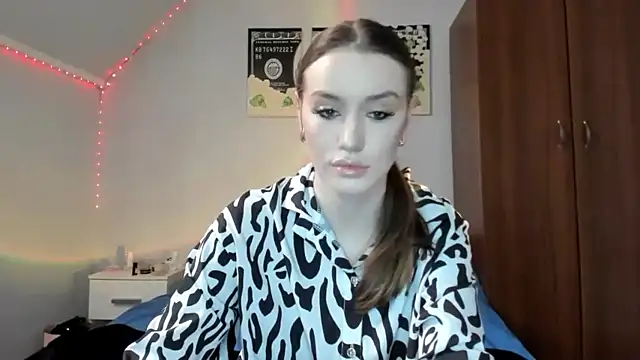 tinyglow online show from December 16, 11:58 am