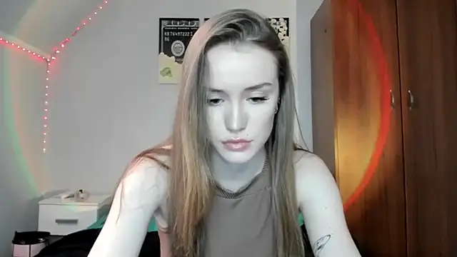 tinyglow online show from December 3, 4:46 am