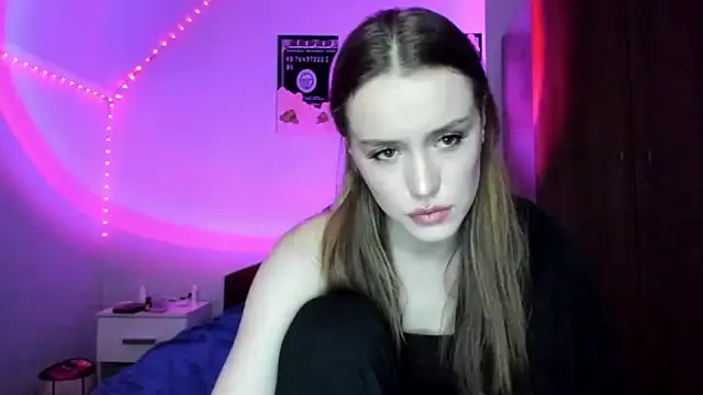 tinyglow online show from February 14, 9:59 pm