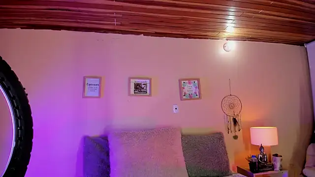 aghata jackson  online show from November 28, 1:33 pm