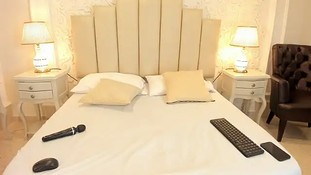 IvannaClaire online show from November 25, 12:05 pm