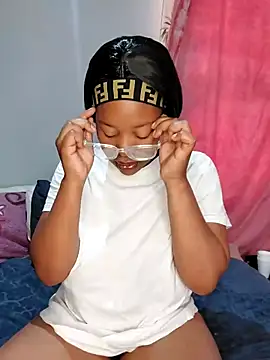 Snapshot of Naive618 chatting on November 19, 10:48 am Naive618 online show from November 19, 10:48 am