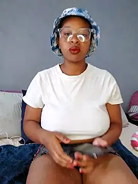 Snapshot of Naive618 chatting on November 18, 7:55 am Naive618 online show from November 18, 7:55 am