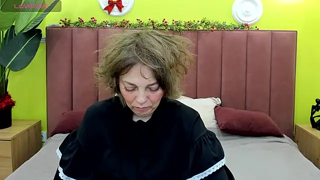 Snapshot of Valerie_King chatting on December 21, 1:30 am Valerie King online show from December 21, 1:30 am